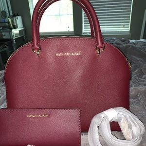 Michael kors Set dark red color